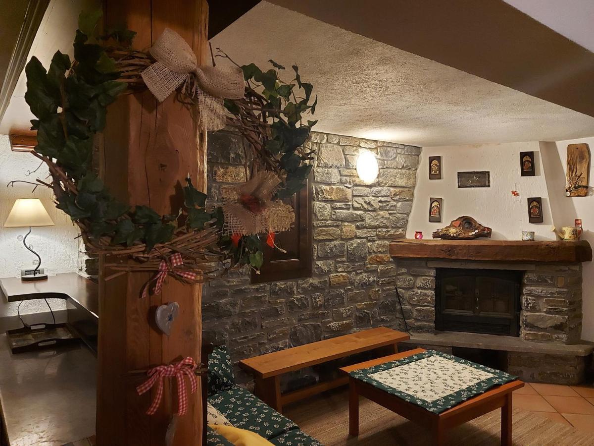 La Taverna Alloggio Ad Uso Turistico - Vda -Sarre - Cir- 0073 Aosta Exterior photo